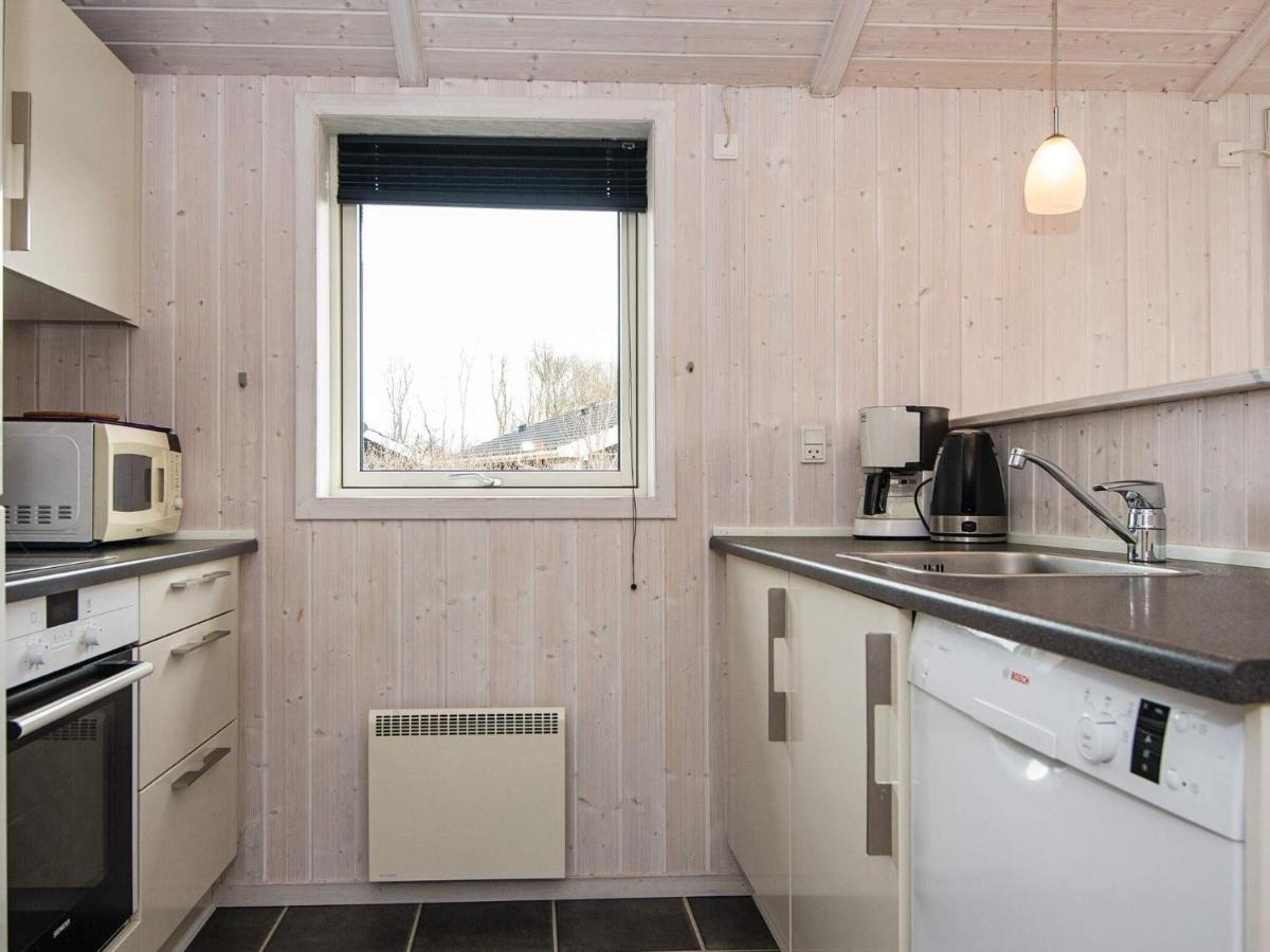 Three-Bedroom Holiday Home In Juelsminde 18 Sonderby  エクステリア 写真