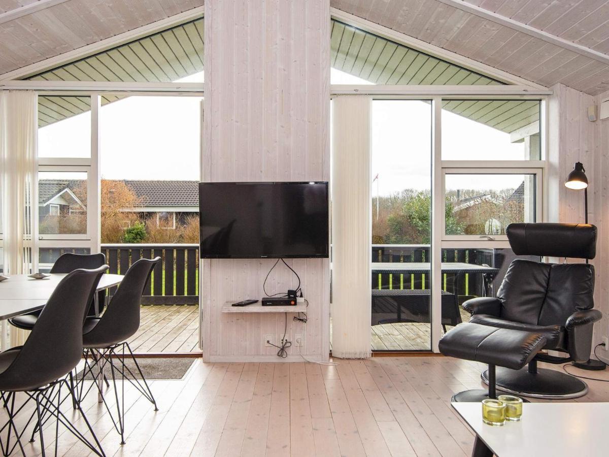 Three-Bedroom Holiday Home In Juelsminde 18 Sonderby  エクステリア 写真