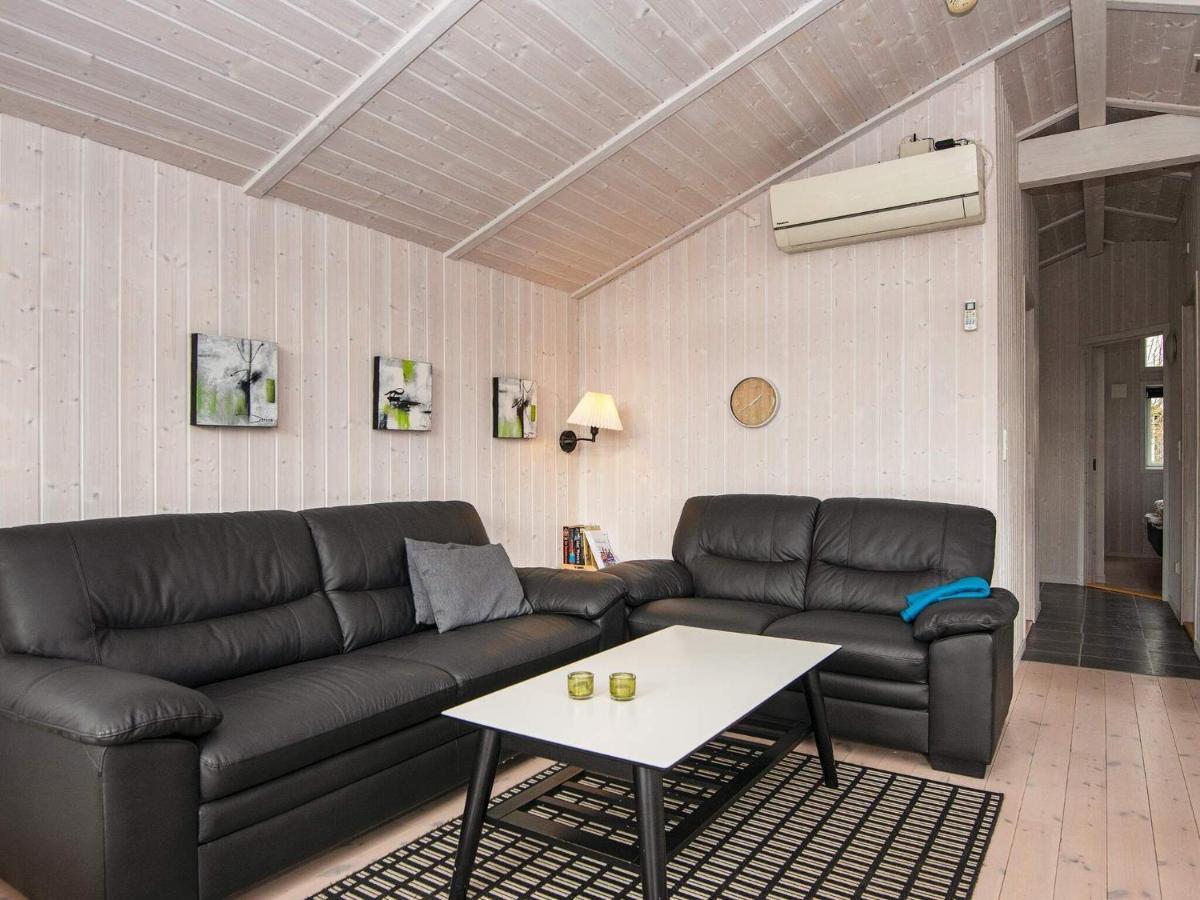 Three-Bedroom Holiday Home In Juelsminde 18 Sonderby  エクステリア 写真