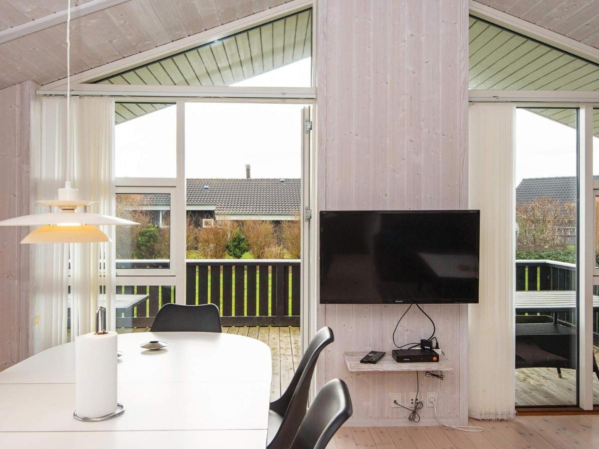 Three-Bedroom Holiday Home In Juelsminde 18 Sonderby  エクステリア 写真