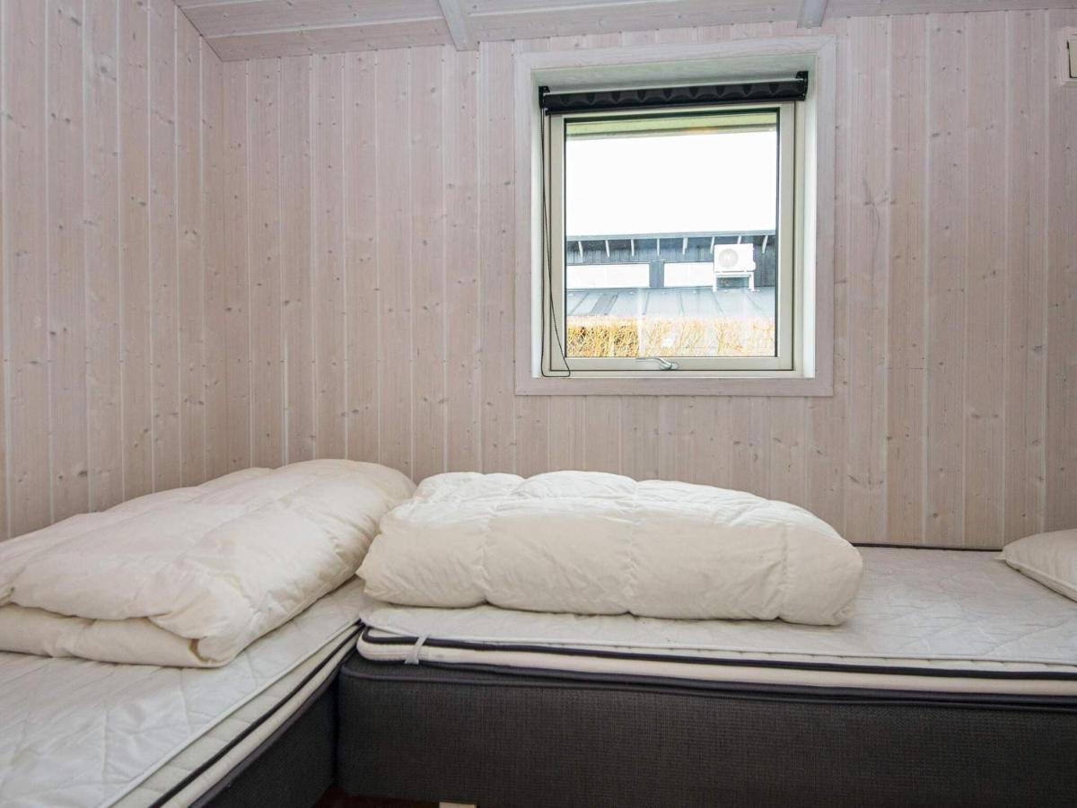 Three-Bedroom Holiday Home In Juelsminde 18 Sonderby  エクステリア 写真
