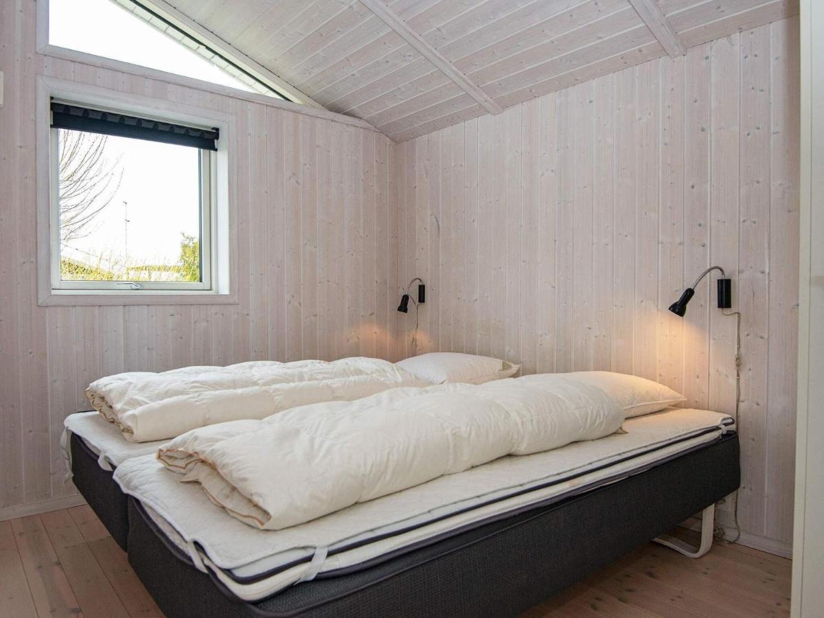 Three-Bedroom Holiday Home In Juelsminde 18 Sonderby  エクステリア 写真